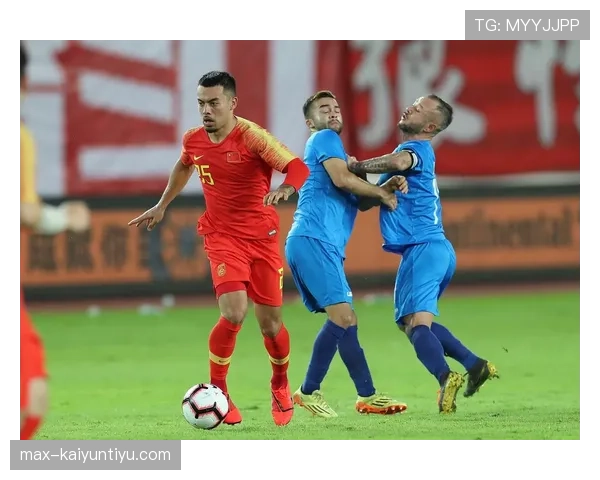 广州足球俱乐部热身赛表现积极，中前场配合逐步提升