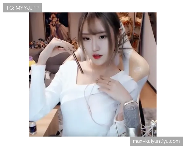 李盈莹打完比赛直接开直播,居然没换衣服还吃零食,这日常真不像职业运动员! 李盈莹打完比赛直接开直播,居然没换衣服还吃零食,这日常真不像职业运动员!